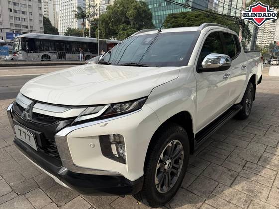 MITSUBISHI L200 TRITON 2.4 16V TURBO DIESEL SPORT HPE-S CD 4P 4X4 AUTOMÁTICO